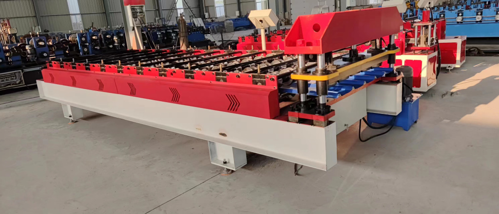 Линия для производства облицовочной части кровельной панели HWM-403