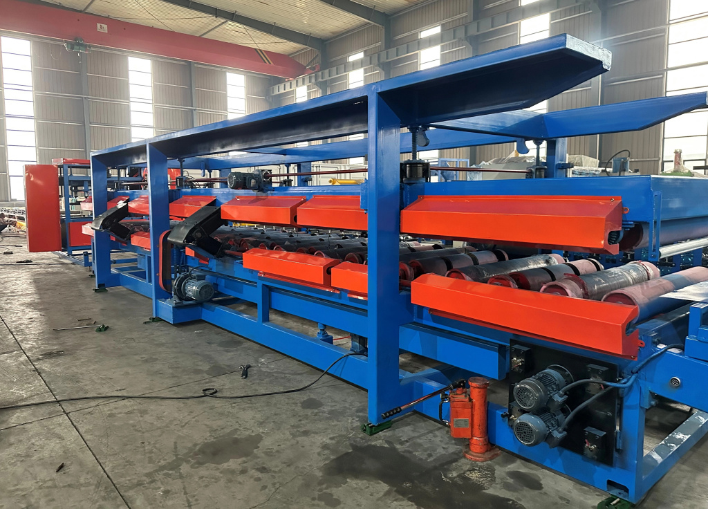 Роликовый пресс для производства сэндвич-панелей DX-300 Роликовый пресс для производства сэндвич-панелей DX-300