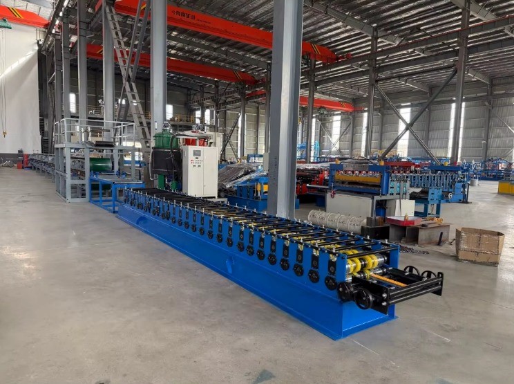 Линия для производства сэндвич-панелей для откатных ворот SP-GS-AU-DX