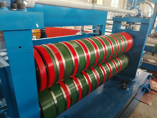 Поставка линии для продольно-поперечной резки рулонной стали в Луганск