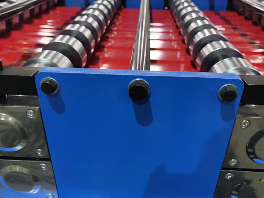 Поставка линии для производства профлиста С8 в Нижневартовск