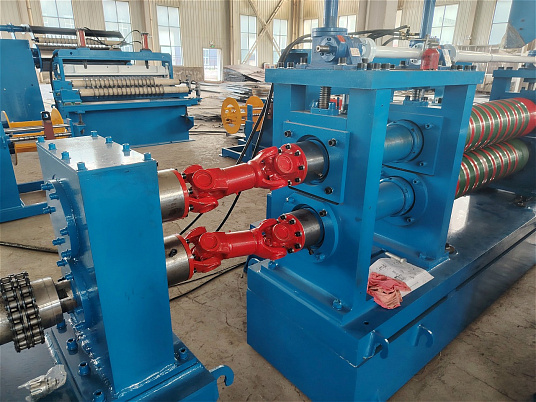 Поставка линии для продольно-поперечной резки рулонной стали в Луганск