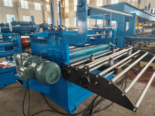Поставка линии для продольно-поперечной резки рулонной стали в Луганск