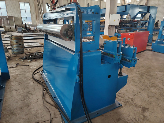 Поставка линии для продольно-поперечной резки рулонной стали в Луганск