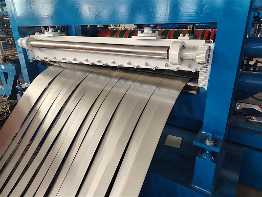 Поставка линии для продольно-поперечной резки рулонной стали в Луганск