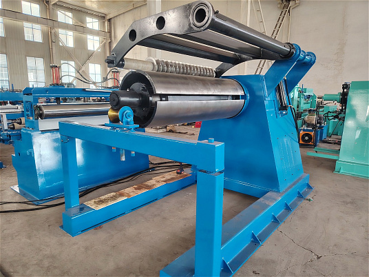 Поставка линии для продольно-поперечной резки рулонной стали в Луганск